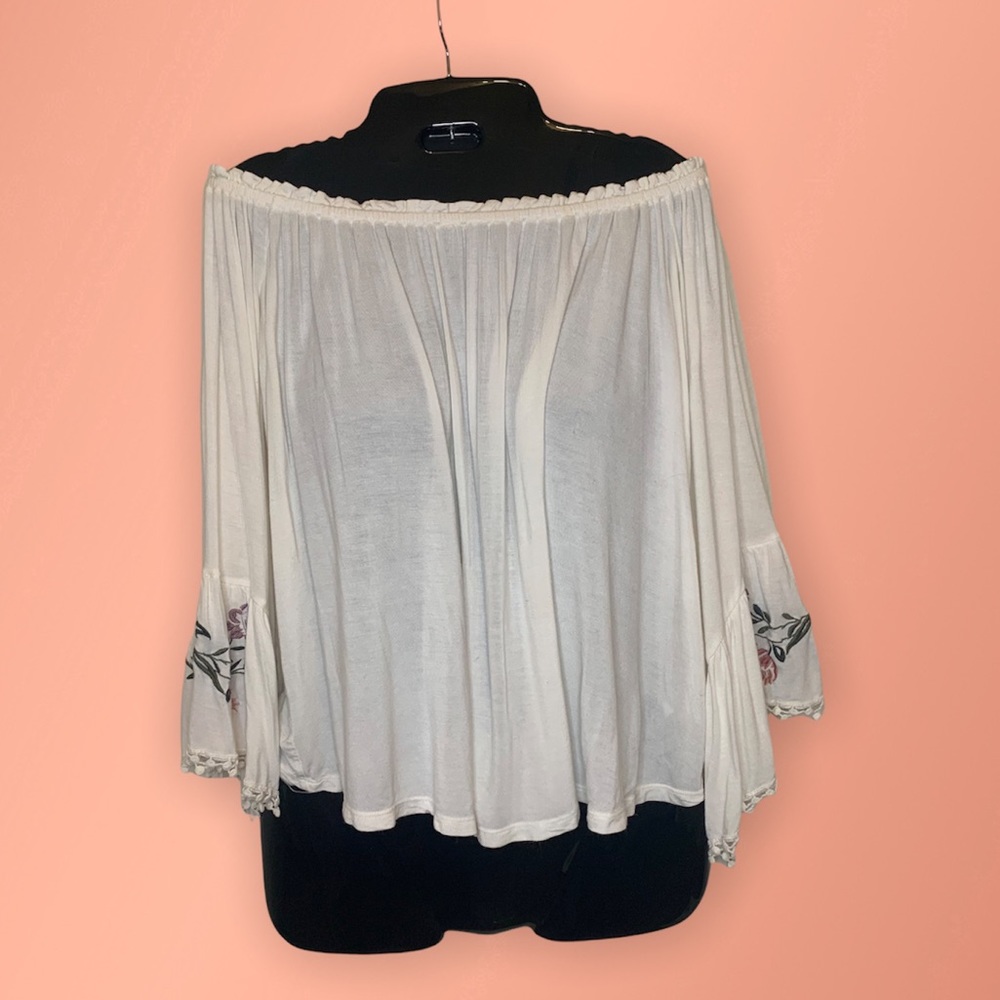 🛑SOLD🛑Xhilaration Off The Shoulder Top
